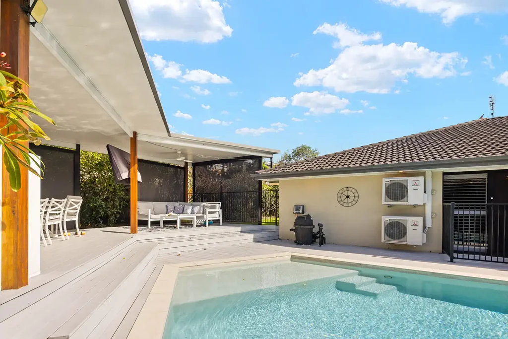 Maudsland 4chambre Premium Maudsland Living: Solar, Pool & Space to Grow