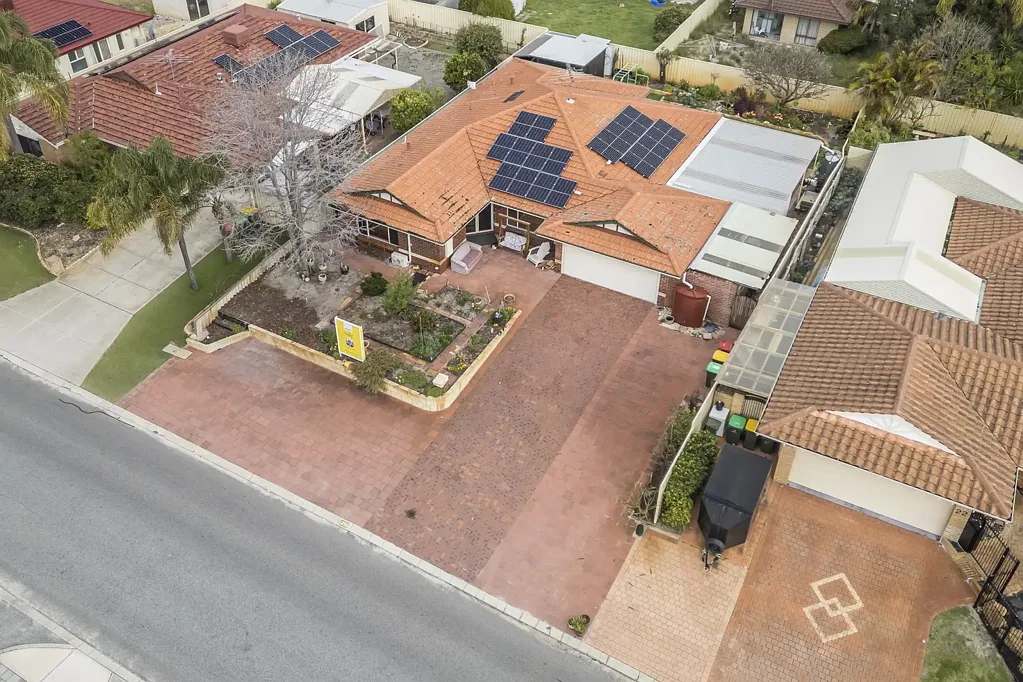 Ballajura 5房  Room to Grow, Space to Entertain, Parkside Position