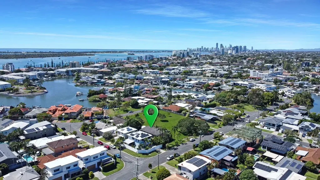 33 Stradbroke St, Biggera Waters, QLD 4216