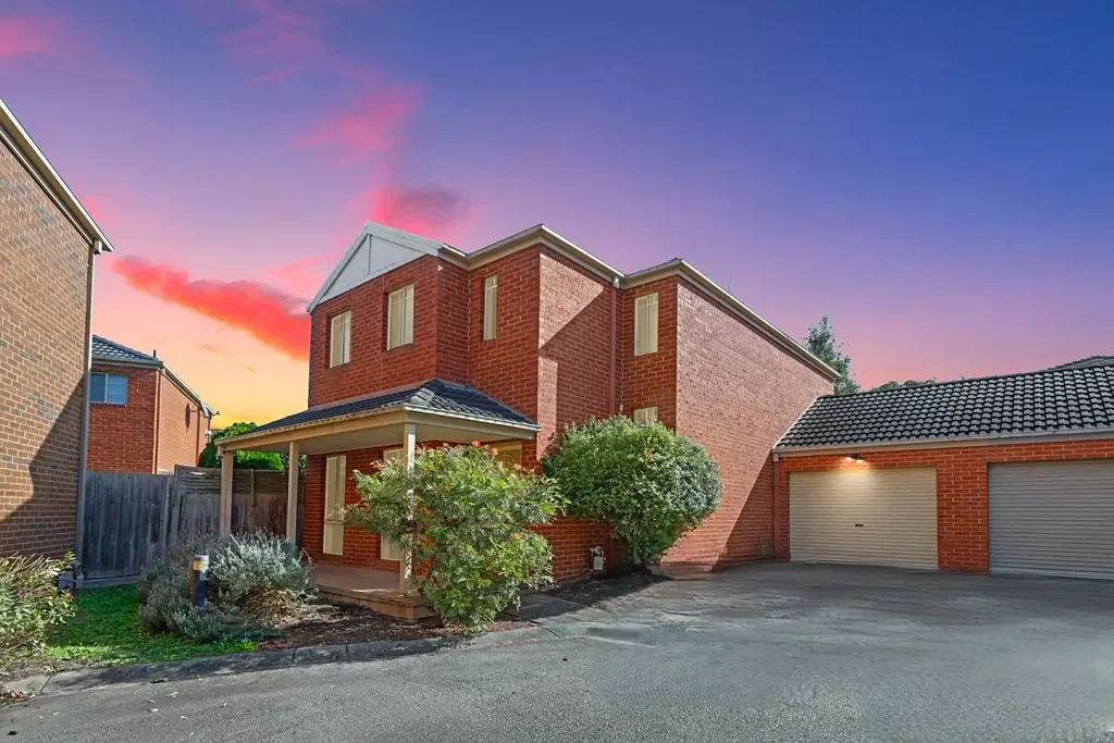 Wantirna South 3房 Wantirna South宁静便捷 3卧2浴现代 采光充足 开放式起居 私人庭院 2车位 优质电器 生活便利 Modern Lifestyle, Smart Investment