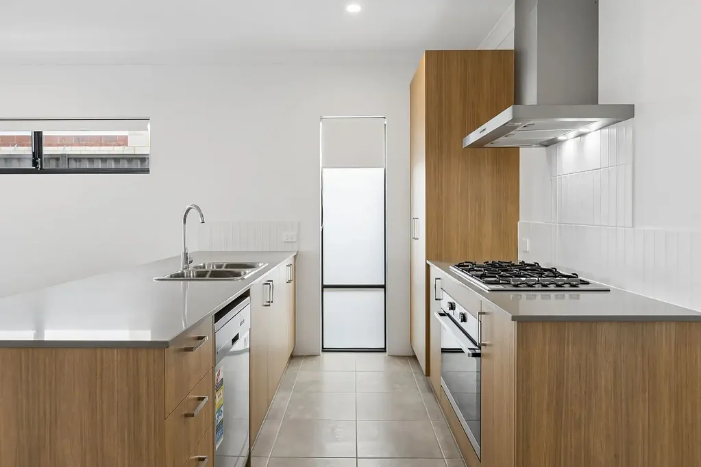 BRAND NEW 4x2x2 IN EGLINTON
