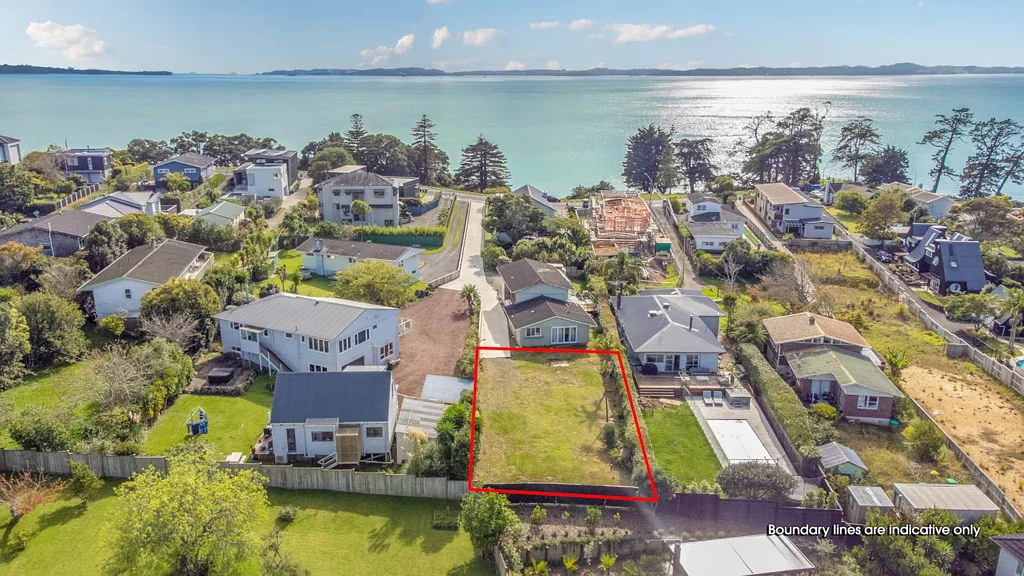Mellons Bay FREEHOLD SECTION IN MACLEANS ZONE!