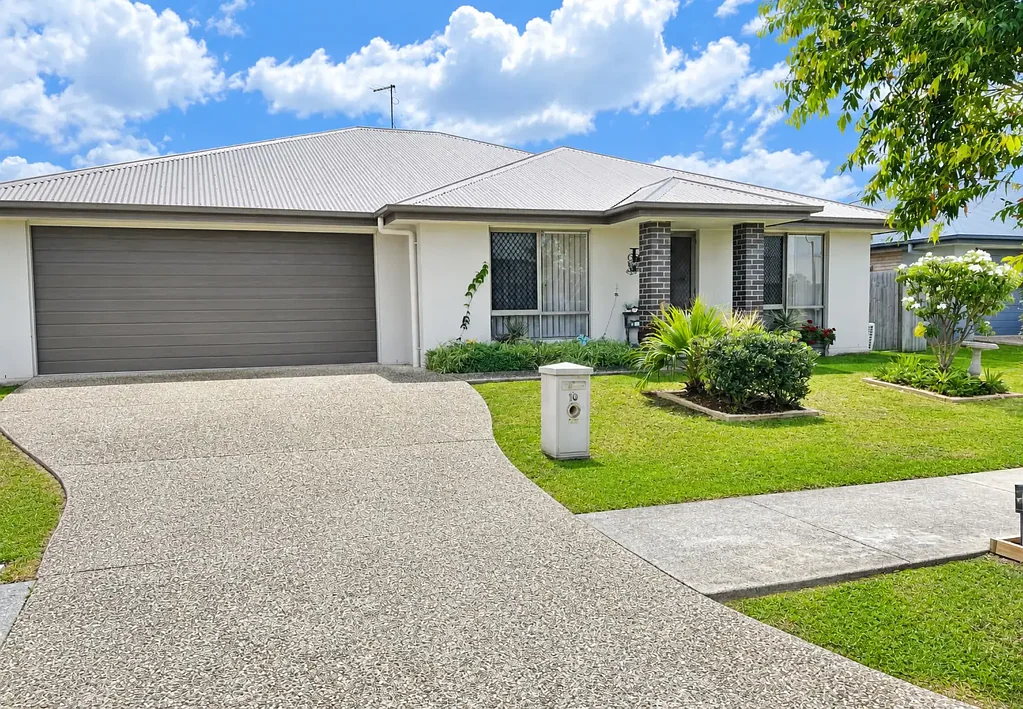 Spacious Family Home Close to Ormeau Woods State High School