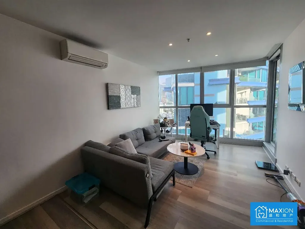 Waterside Elegance · Premium Living at 'The Quays'