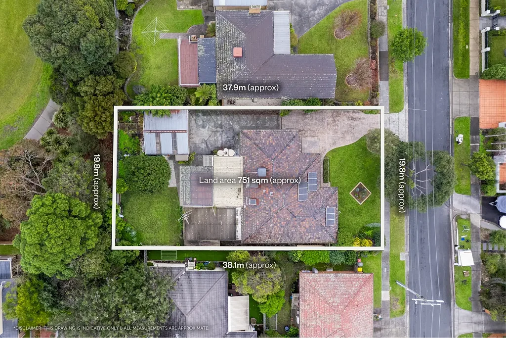 Mount Waverley 4Kwarto Spacious Family Living with Endless Flexibility on 751sqm (Approx.)