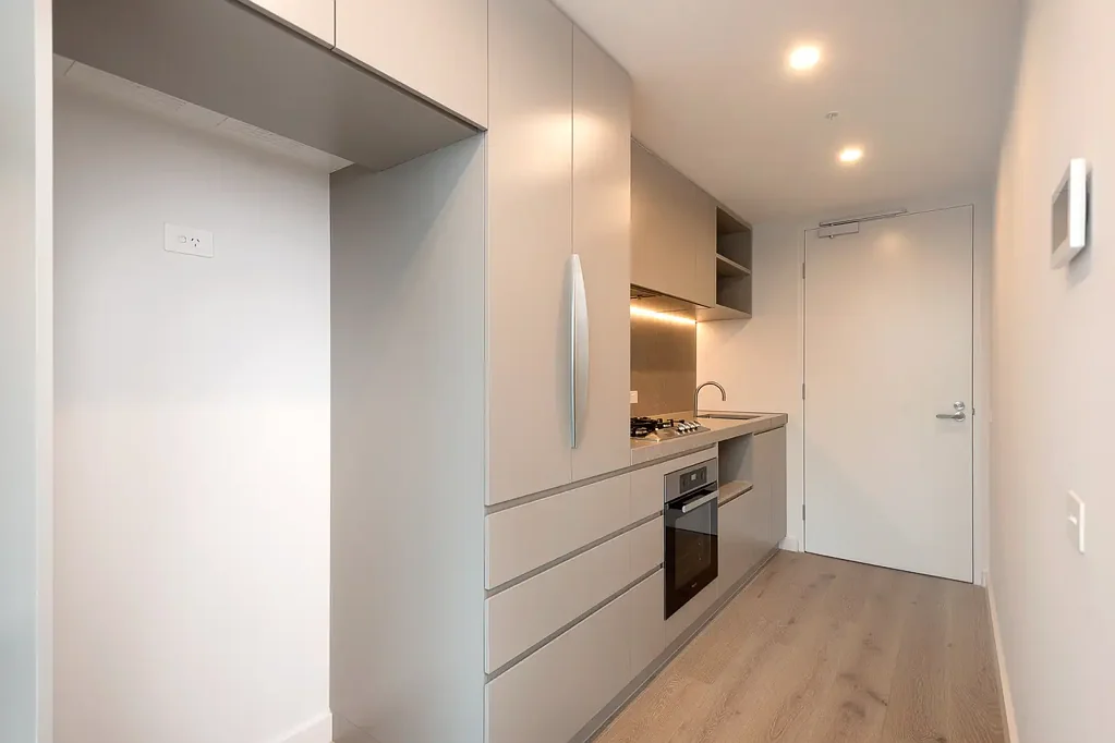 ONE BEDROOM LUXURY APARTMENT AT 380 MELBOURNE!