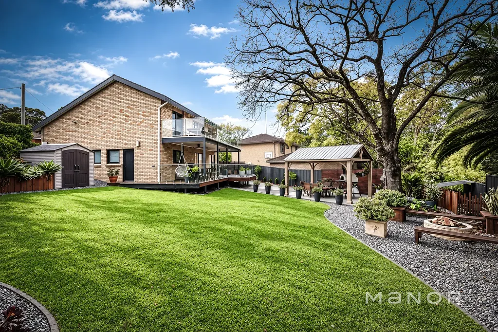 Winston Hills 4બેડરૂમ Light-Filled Family Living with Exceptional Outdoor Appeal