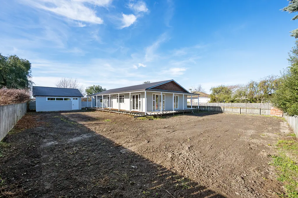 Springlands 4ห้องนอน Finish what’s started – set to sell at Auction
