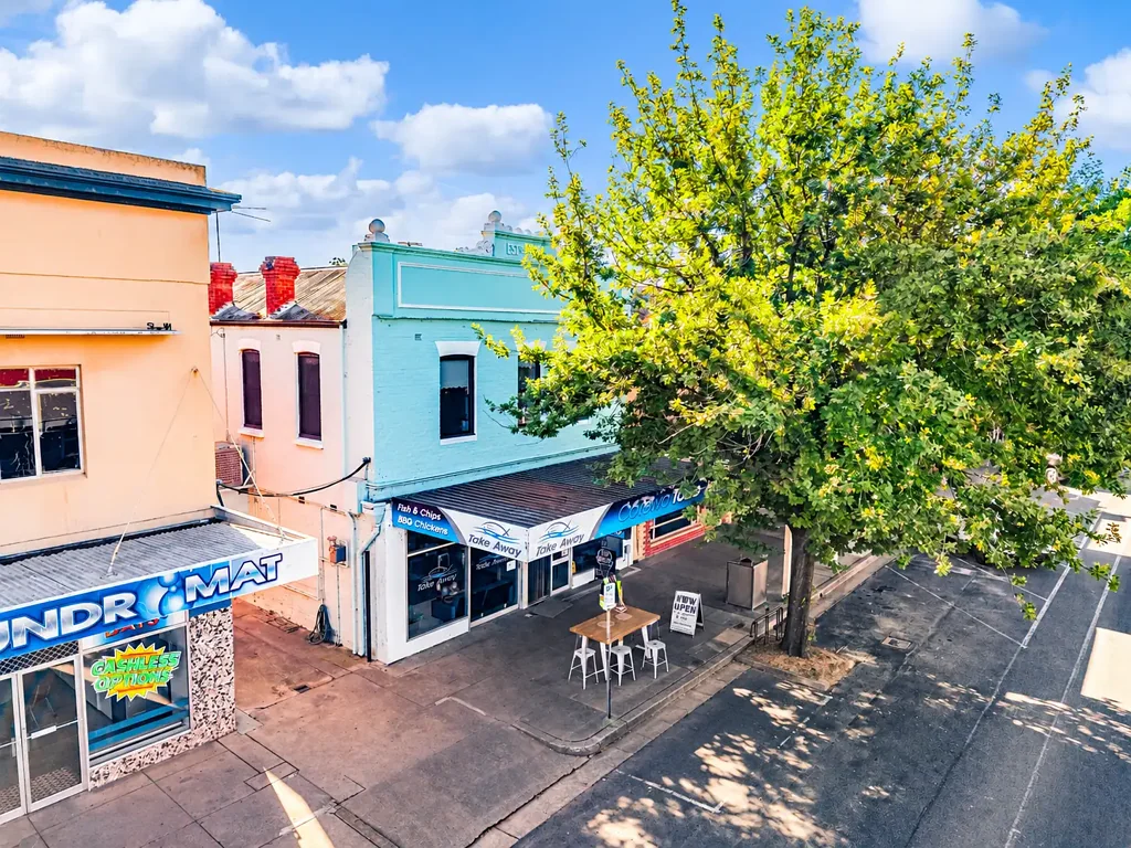 Corowa 3房  Commercial & Residential With Two Income Streams. One Smart Investment.