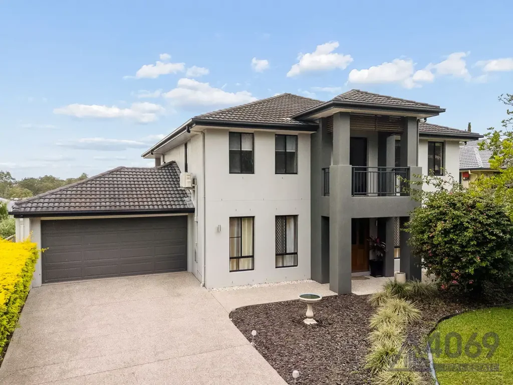 Moggill 4房 宽敞700m²低维护地 四卧三卫主套衣帽间 开放式厨餐区 双车位车库 宁静死胡同位置 Family comfort and spacious living in a peaceful Moggill cul-de-sac