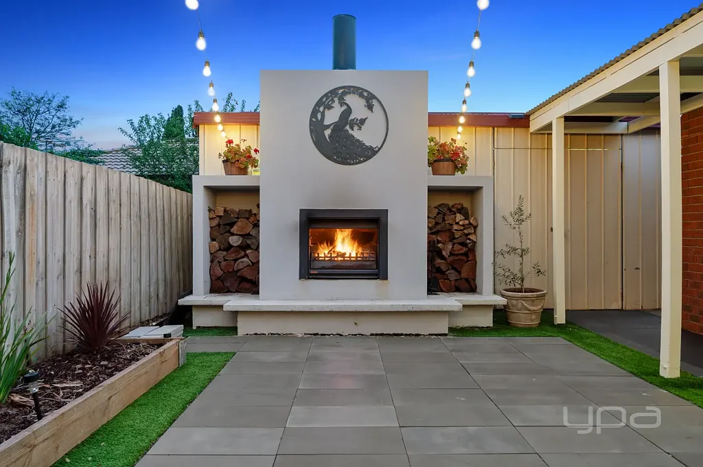 Melton West 5Phòng ngủ Exceptional Family Living in the Heart of Westlake on 875m² (approx.)