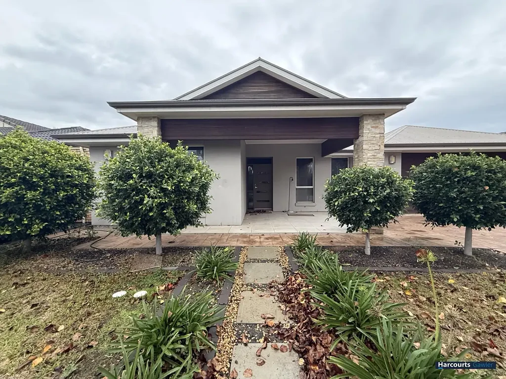 Stunning 4 Bedroom Home with a Built-in Barbeque Area