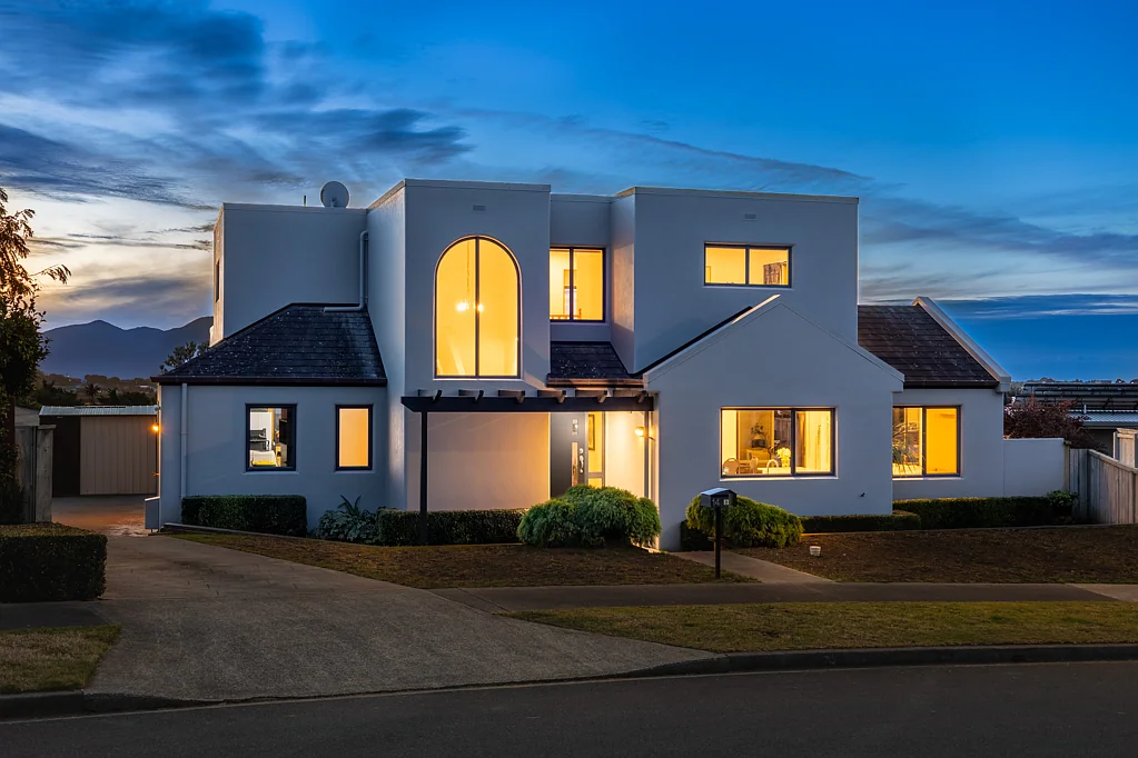 Paraparaumu 3 Bedroom Refreshed Entertainer with Panoramic Views