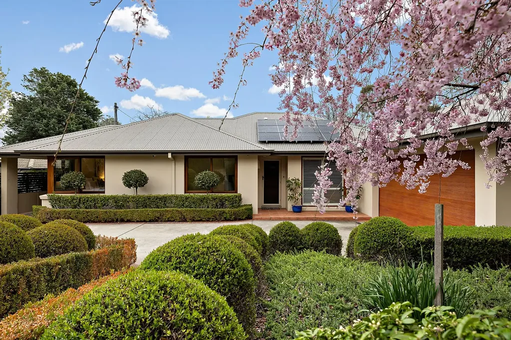 Ainslie 4房  A Hidden Gem Where Modern Family Living Meets the Great Outdoors