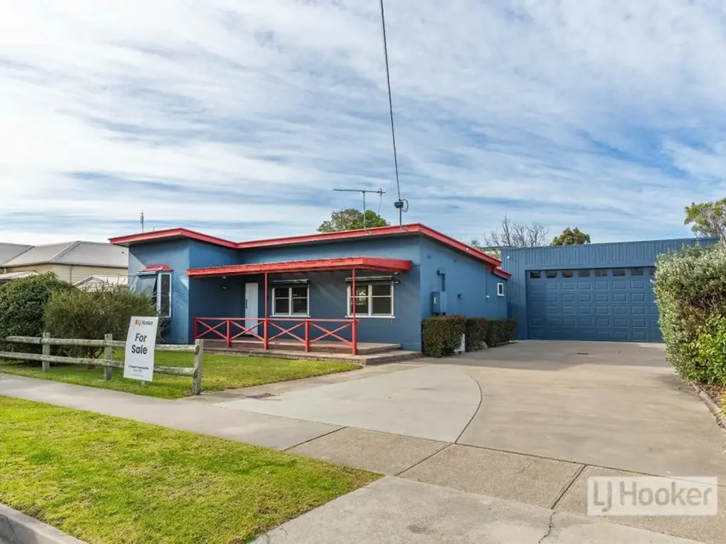 Paynesville 2 Bedroom RARE COMMERCIAL 1 ZONED GEM IN THE HEART OF THE CBD - Live In, Work From, or Inv
