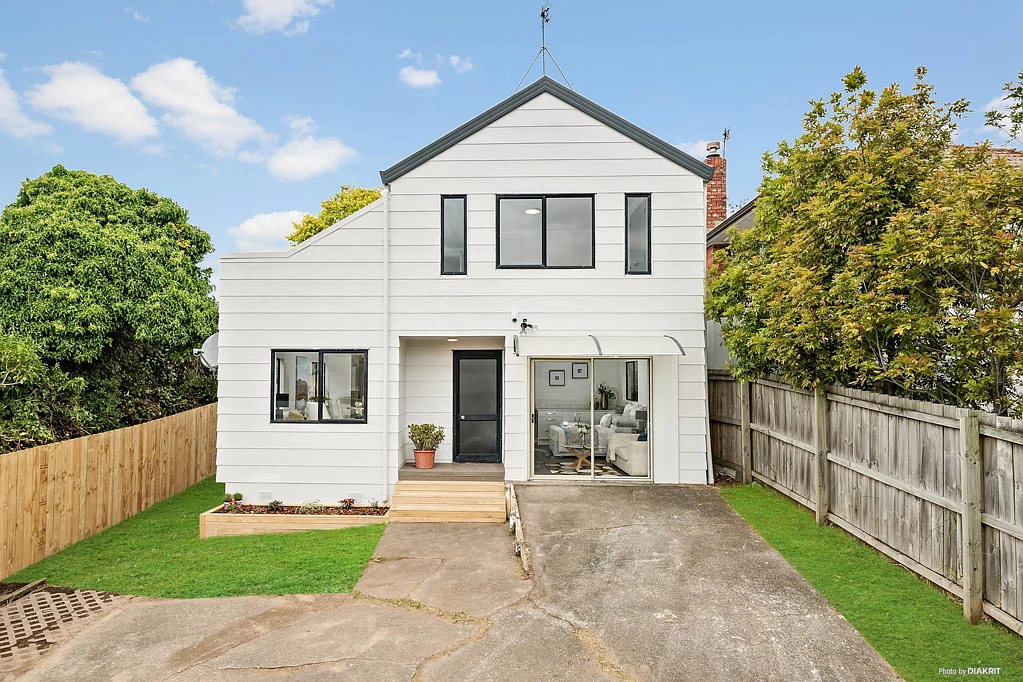 2/523 Glenfield Road, Glenfield, North Shore City, Auckland