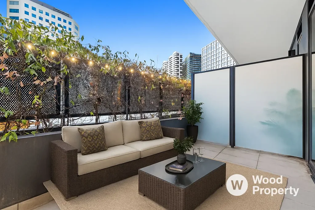 South Melbourne 1房 全新粉刷地毯 低维护安全 顶层设施齐全 东北向露台 光线充足 开放式布局 便利CBD周边 Newly refurbished & affordable