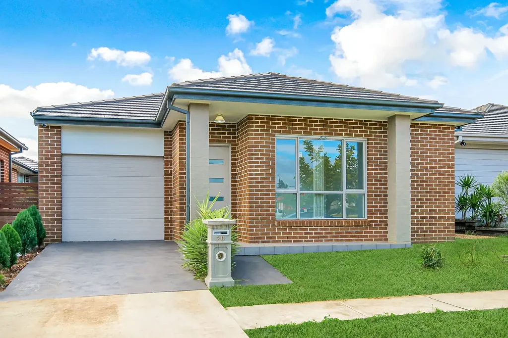 Beautiful Family Home in the Heart of Ropes Crossing!