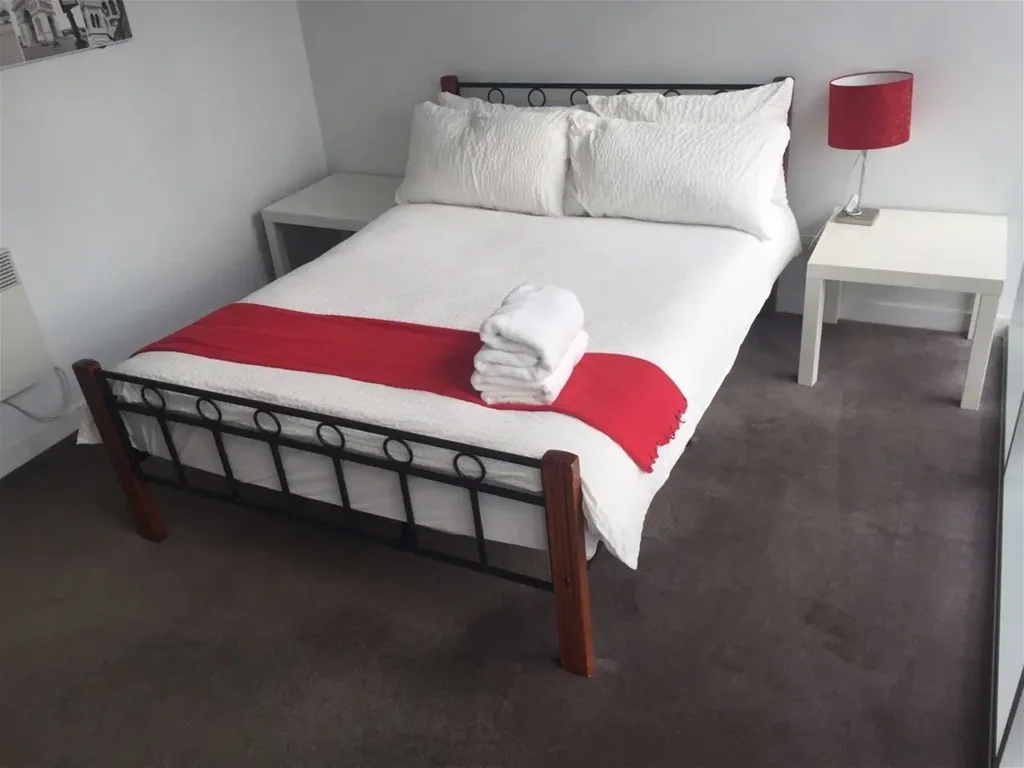 Fully furnished 2bed 1 bath Apartment with City view at heart of Mel CBD
