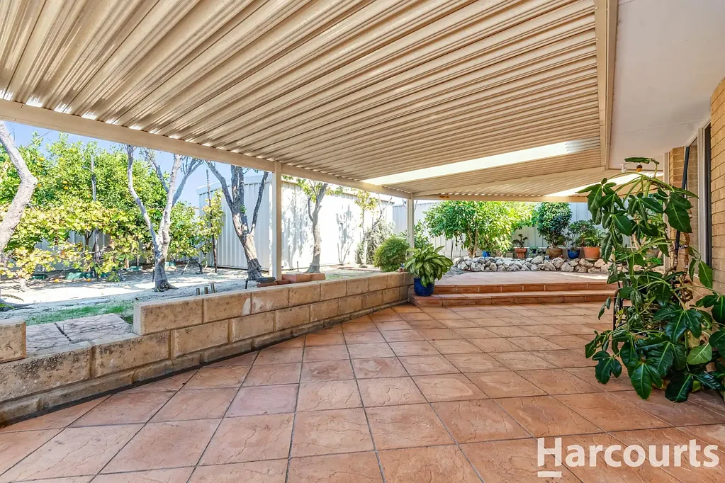 Spacious 3-Bedroom Home with Multiple Living Zones in Clarkson