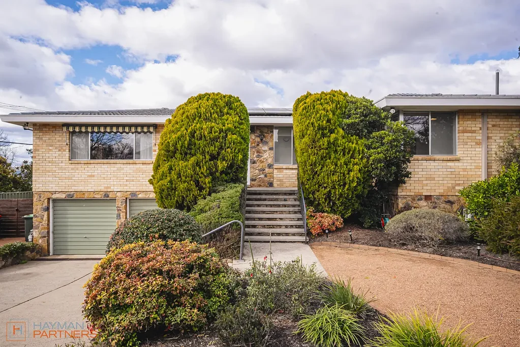Curtin 4ห้องนอน Mid-Century Curtin Residence on 1,131m2 landholding!