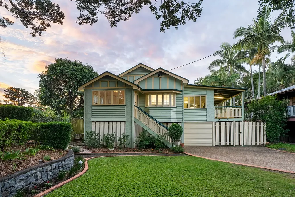 Moorooka 5房 巨大地块1401平米 精心维护Queenslander 现代舒适 全屋空调 6.5kW太阳能 宽敞户外娱乐 巨大游泳池 独立居住区 卓越潜力 黄金位置 MOOROOKA'S BEST QUEENSLANDER FOR ENTERTAINING