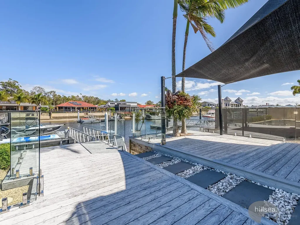 Hollywell 4Zimmer PRICE REDUCED…STUNNING WATERFRONT…LOOKING FOR OFFERS.