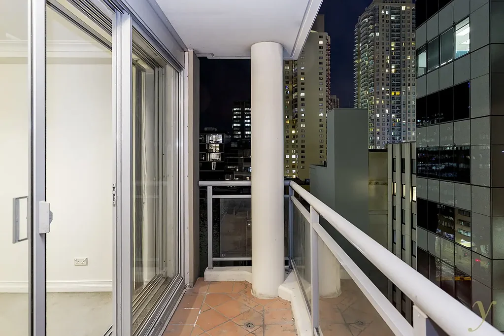 VICTORIA TOWER | Fabulous Refreshed One Bedroom