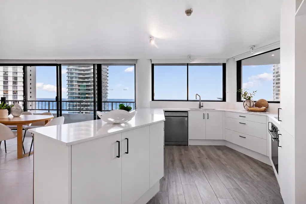 Surfers Paradise 2ਬੈੱਡਰੂਮ Ocean-Facing Level 14 in The Regent - 146sqm with 280° Views