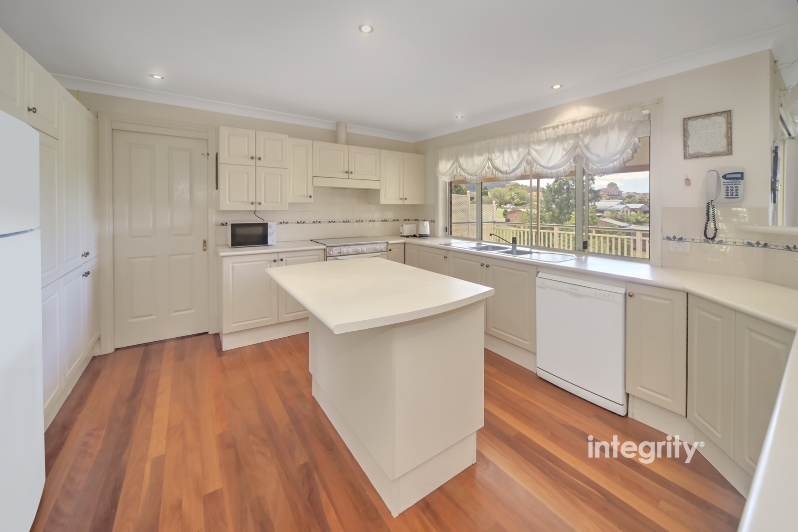 42 NOORAMUNGA AV, CAMBEWARRA VILLAGE NSW 2540, 0部屋, 0バスルーム, House