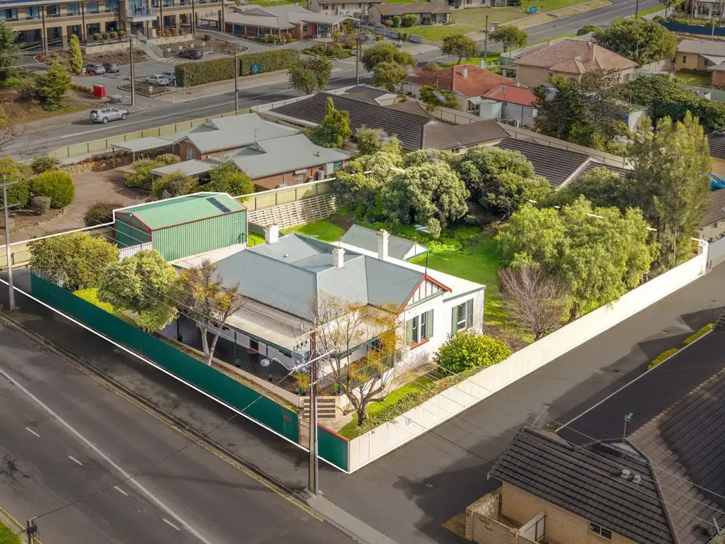 Port Lincoln 3ਬੈੱਡਰੂਮ Grand 1930s Villa on 1,495m² in the Heart of Port Lincoln