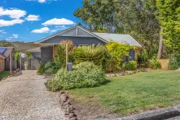 2 WARATAH AVE, Salamander Bay