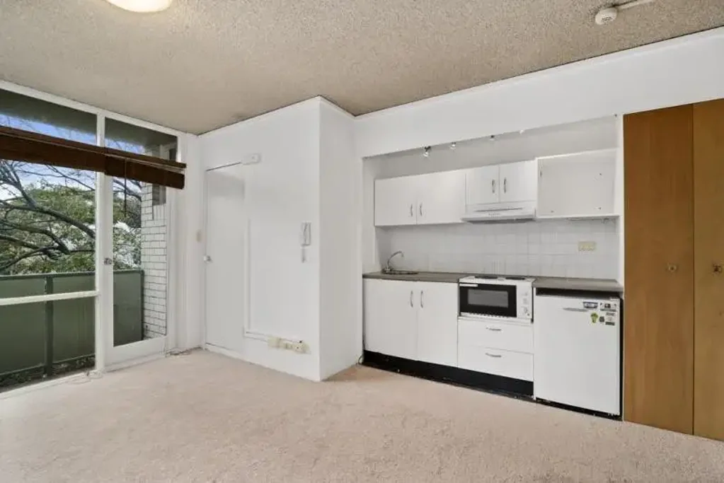 Sunny Studio Apartment in Prime Glebe Location