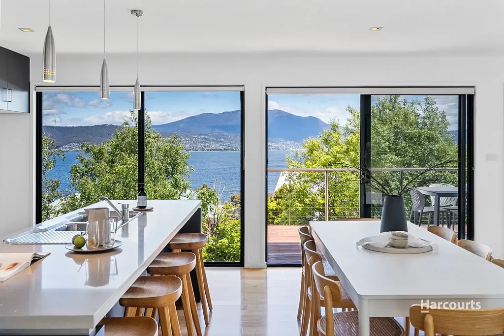 1/698 Oceana Drive, Tranmere, TAS 7018