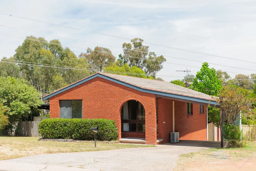 Latham 2Moenga single-level sweetheart backing reserve