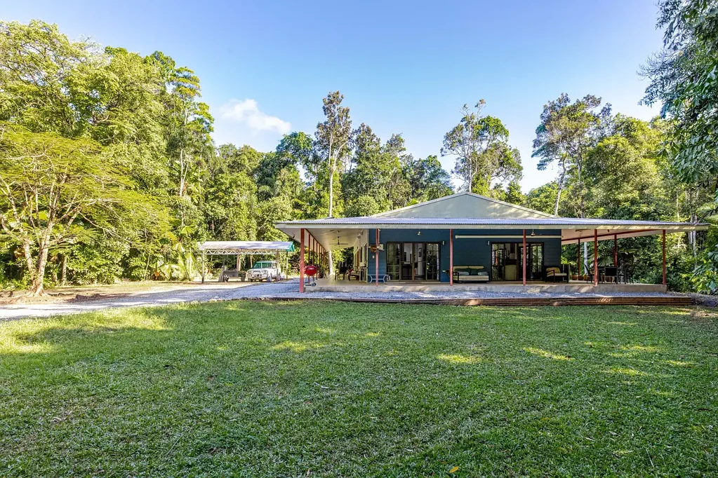 Cow Bay 4ห้องนอน Refined 4 Bedroom Home with a Permanent Creek at your Door