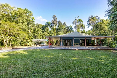 Cow Bay 4 Slaapkamer Refined 4 Bedroom Home with a Permanent Creek at your Door