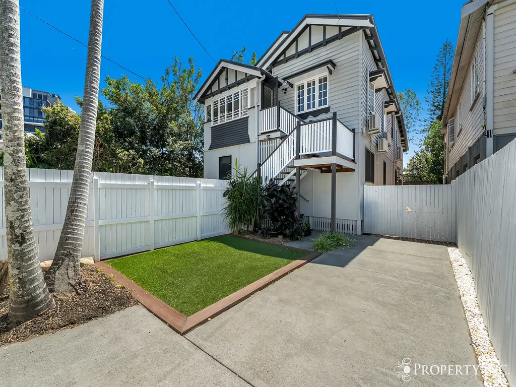 2 Bedroom Unit For Lease Now!