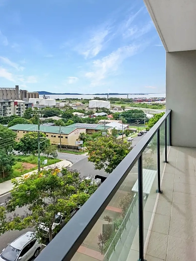 Gladstone Central 2房  Fully Furnished Harbour View Apartment | Secure Lease Until April 2027