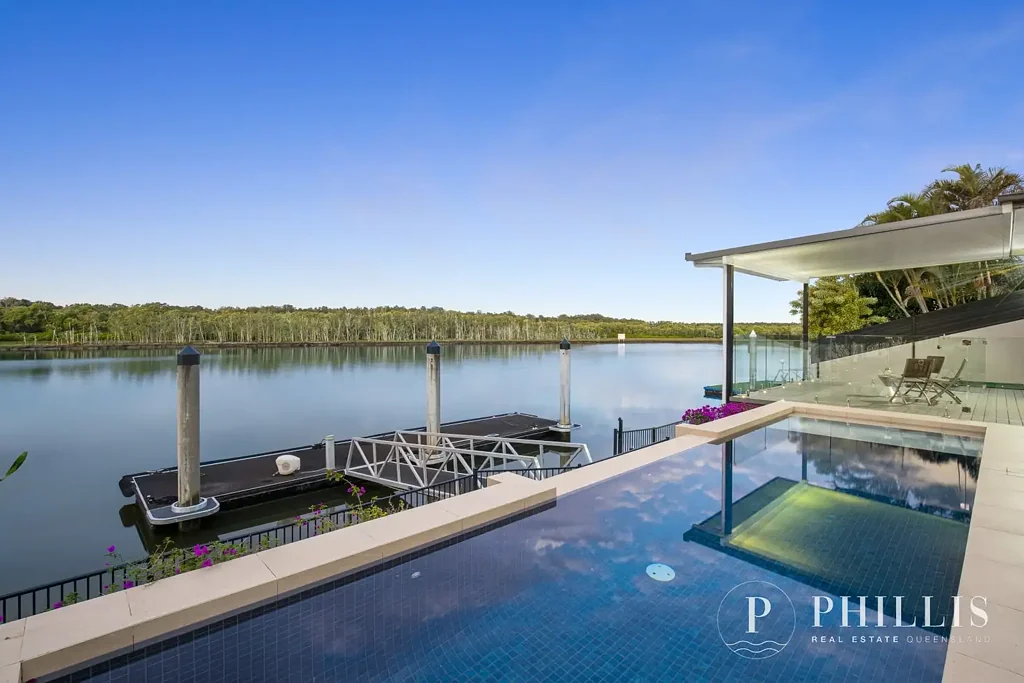 Hope Island 5房  North-Facing Prestigious Waterfront Home Offering Ultimate Privacy and Security