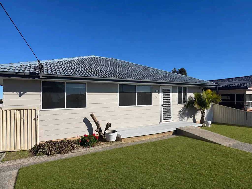 42 Woolana Avenue, Budgewoi, NSW 2262, 5 Bedrooms, 1 Bathrooms, House