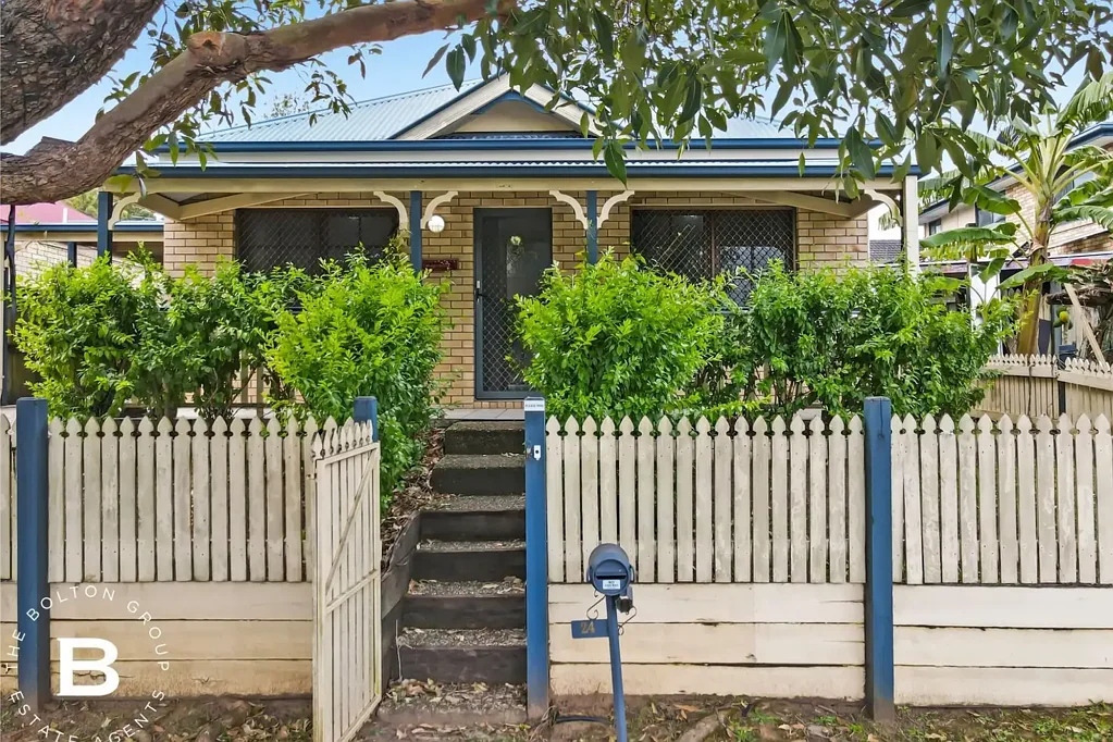 Springfield Lakes 3 Bedroom 🏡 Charming Cottage Living with a Fresh Modern Feel