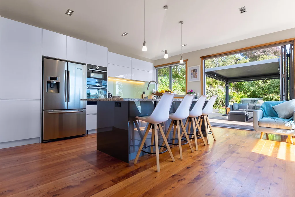 Raumati South 4બેડરૂમ Elevated Living in a Private Garden Oasis