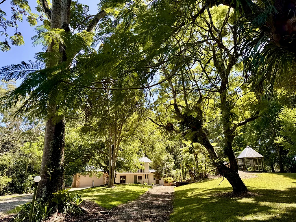 Bonville 6कमरा Two Homes, One Incredible Forest Retreat – A Unique Opportunity.