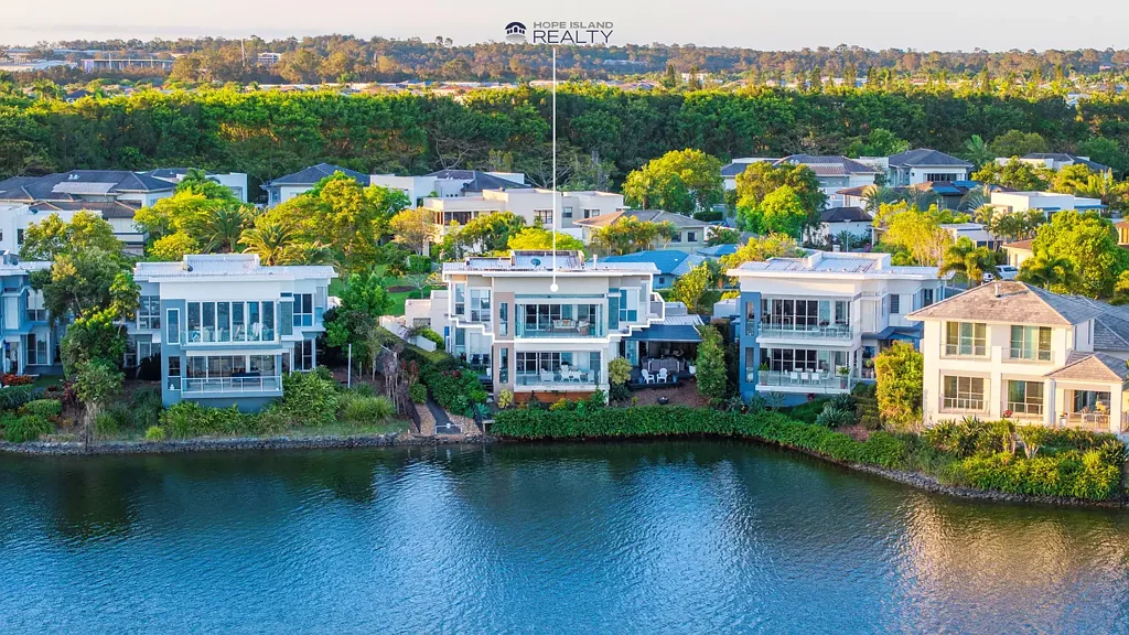 Hope Island 3房  Luxury Lakefront Living in The Lakes, Hope Island Resort..