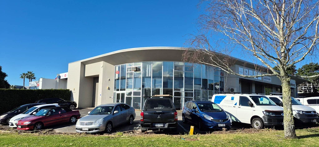 Albany FLEXIBLE OFFICE AND WAREHOUSE OPPORTUNITY