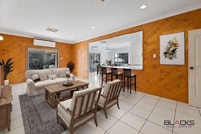 ਰਹਿਣ ਵਾਲਾ ਕਮਰਾ - 9 Apsley Way, Andergrove, QLD 4740