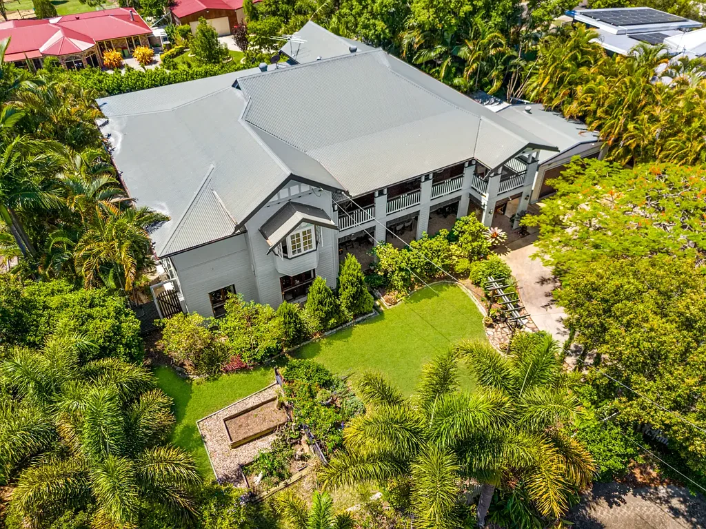 North Booval 8房  Waverley 现已出售  Executive Family Home on 1480m2 With Future Development Potential