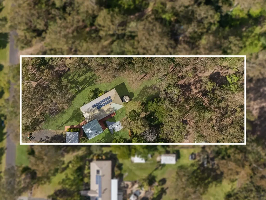 Barellan Point 4房 桉树林中的木质休憩之所 | 7,300平方米的私密空间 A Timber Retreat Among the Gums | 7,300m² of Privacy