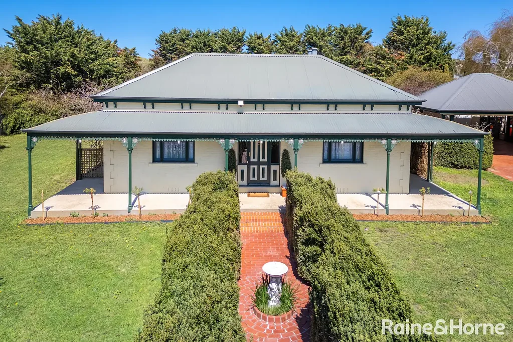 New Gisborne 4Moenga Timeless Charm Meets Family Comfort on 2000m² in New Gisborne